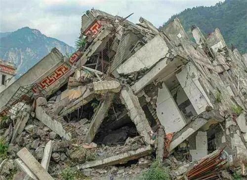 15岁冒死连救7人的汶川地震小英雄，被判刑12年……