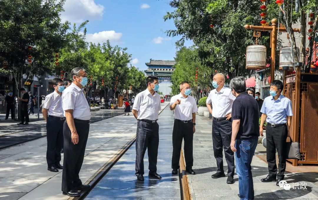 前门大栅栏，要求打造历史文化和现代时尚交相辉映的地标商圈