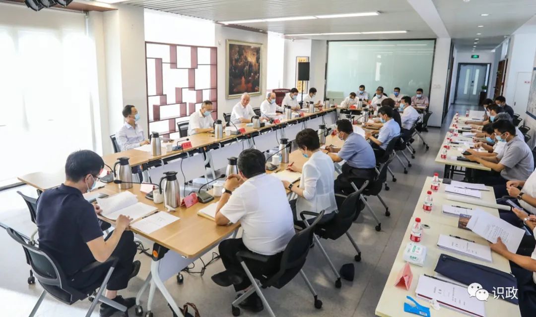 蔡奇“四不两直”到前门大栅栏地区检查疫情防控，要求打造历史文化和现代时尚交相辉映的地标商圈