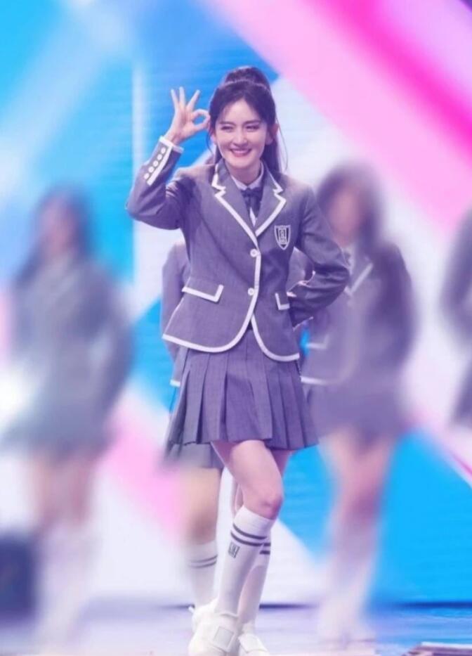 40岁谢娜二胎产后复出，发际线变高发缝变宽，高龄产妇复出不易
