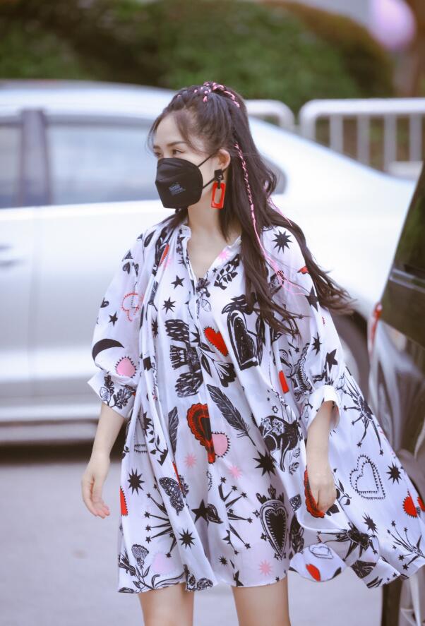 40岁谢娜二胎产后复出，发际线变高发缝变宽，高龄产妇复出不易