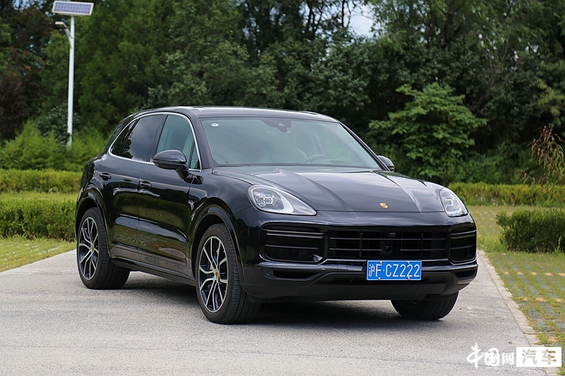 集舒适、豪华、高性能于一身的“Dream Car”试2022款保时捷Cayenne Turbo