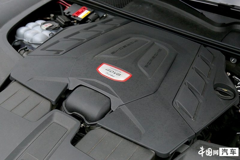 集舒适、豪华、高性能于一身的“Dream Car”试2022款保时捷Cayenne Turbo