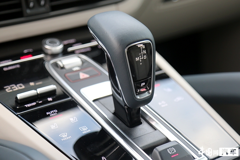 集舒适、豪华、高性能于一身的“Dream Car”试2022款保时捷Cayenne Turbo