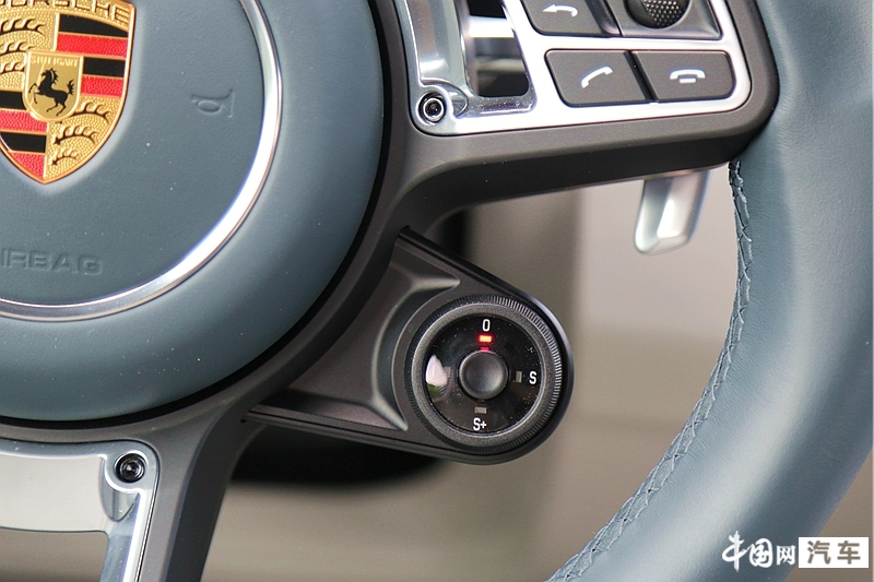 集舒适、豪华、高性能于一身的“Dream Car”试2022款保时捷Cayenne Turbo