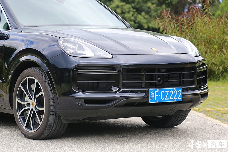 集舒适、豪华、高性能于一身的“Dream Car”试2022款保时捷Cayenne Turbo