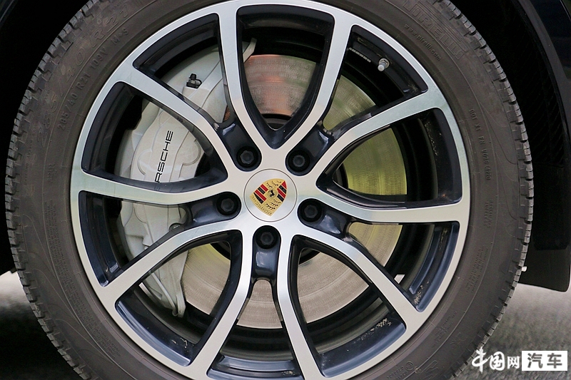 集舒适、豪华、高性能于一身的“Dream Car”试2022款保时捷Cayenne Turbo