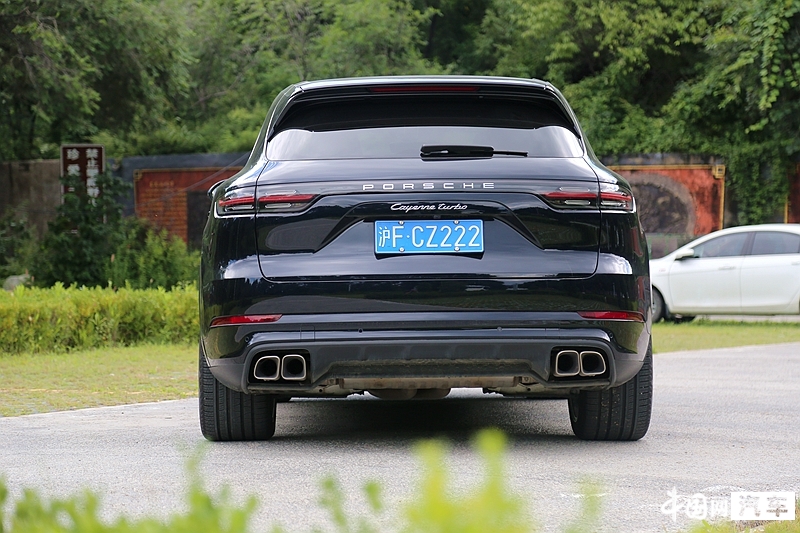 集舒适、豪华、高性能于一身的“Dream Car”试2022款保时捷Cayenne Turbo