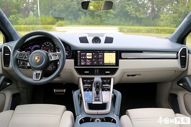 集舒适、豪华、高性能于一身的“Dream Car”试2022款保时捷Cayenne Turbo