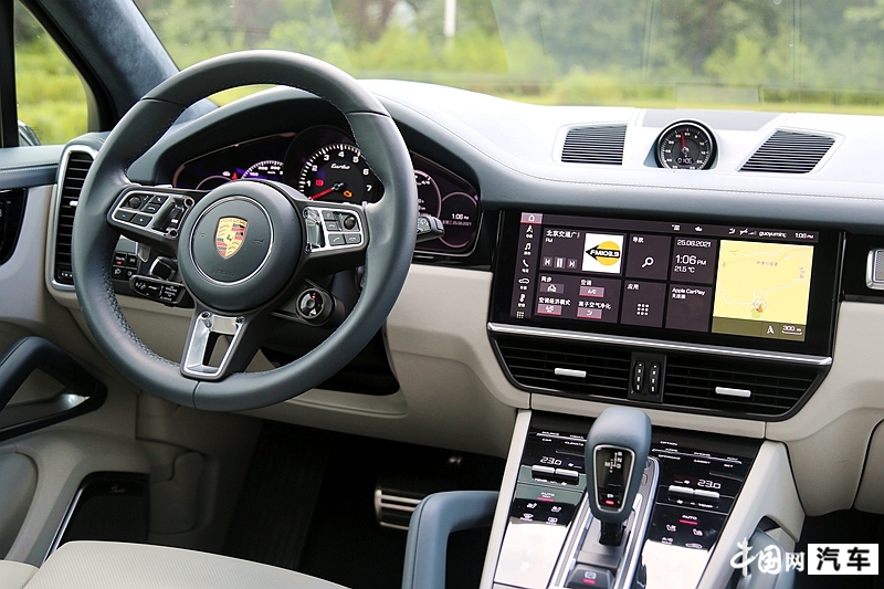 集舒适、豪华、高性能于一身的“Dream Car”试2022款保时捷Cayenne Turbo