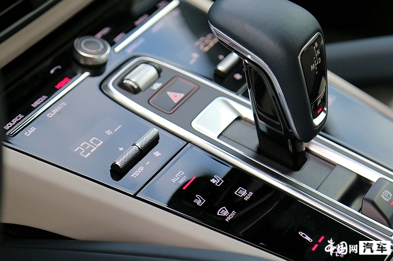 集舒适、豪华、高性能于一身的“Dream Car”试2022款保时捷Cayenne Turbo