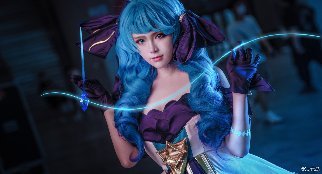 英雄联盟人物COSPLAY 灵罗娃娃格温COS图