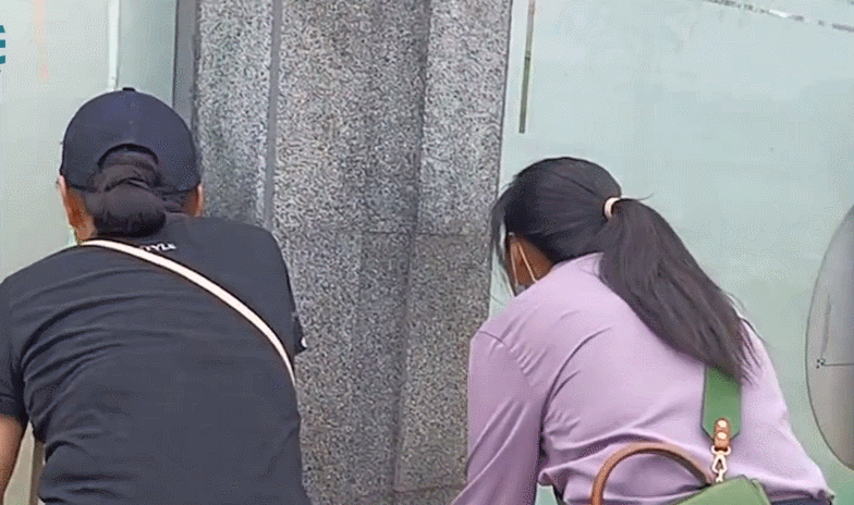 开学首日，一年级新生逃学被民警“抓回”；家长校门“见缝插针”…