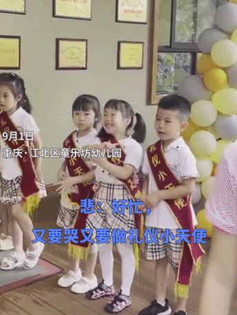 开学首日，一年级新生逃学被民警“抓回”；家长校门“见缝插针”…