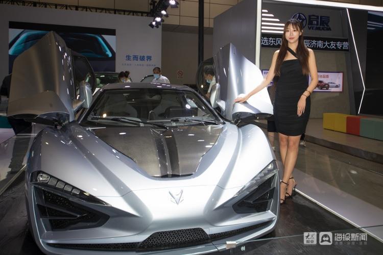 「组图」齐鲁车展首日：豪车、车模，你认为谁是车展上的颜值担当？