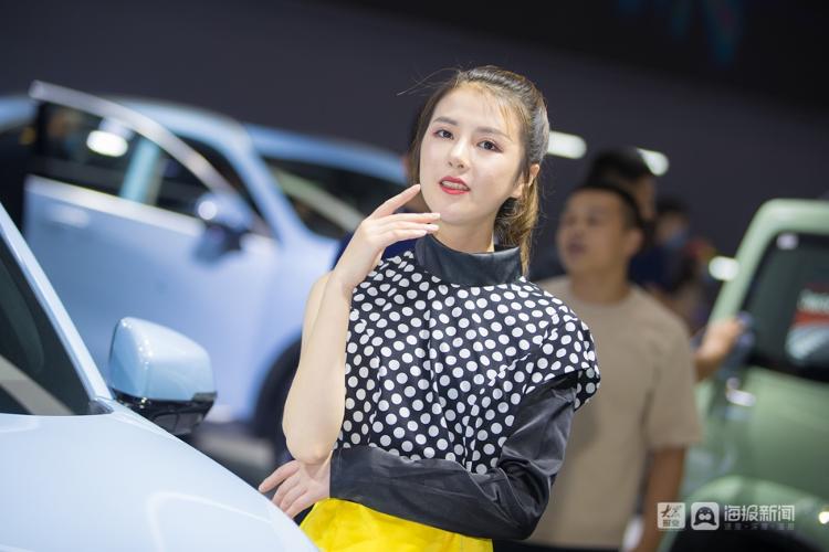 「组图」齐鲁车展首日：豪车、车模，你认为谁是车展上的颜值担当？