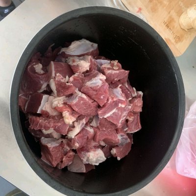 家常红烧牛肉（简单易做的家常红烧牛肉让人吃了还想吃）