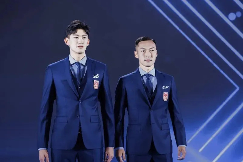 俄罗斯世界杯中国品牌为什么(第12次冲击世界杯，中国男足带了一件新衣服)