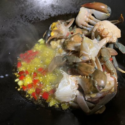 爆炒辣螃蟹️️️这样做也太好吃了吧！天天吃都不腻