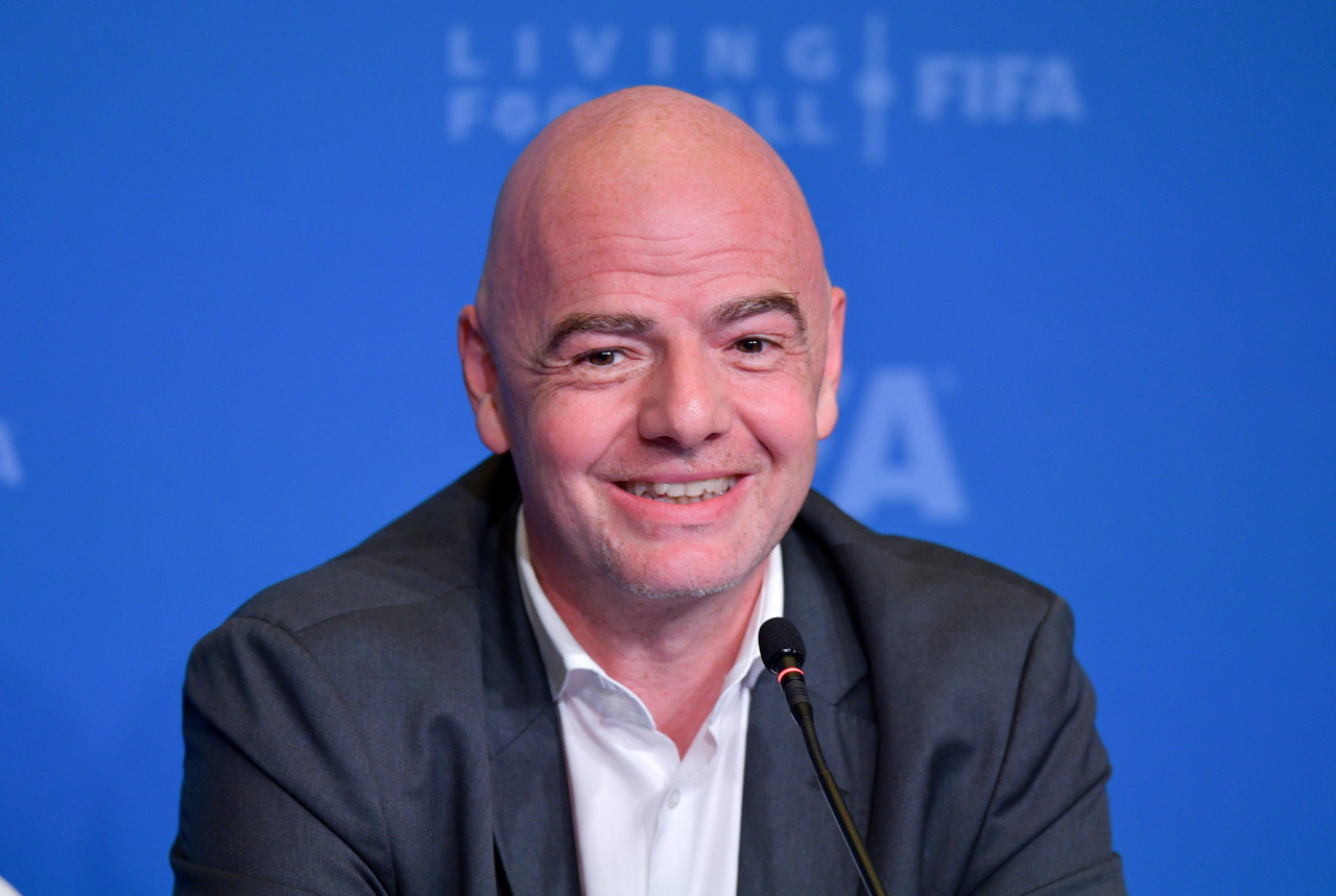 国际足联将在12月份召开会议，讨论两年一届世界杯的改革计划