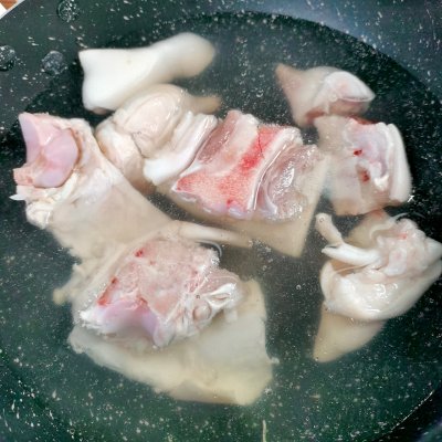 豬蹄燉黃豆,豬蹄燉黃豆怎么做