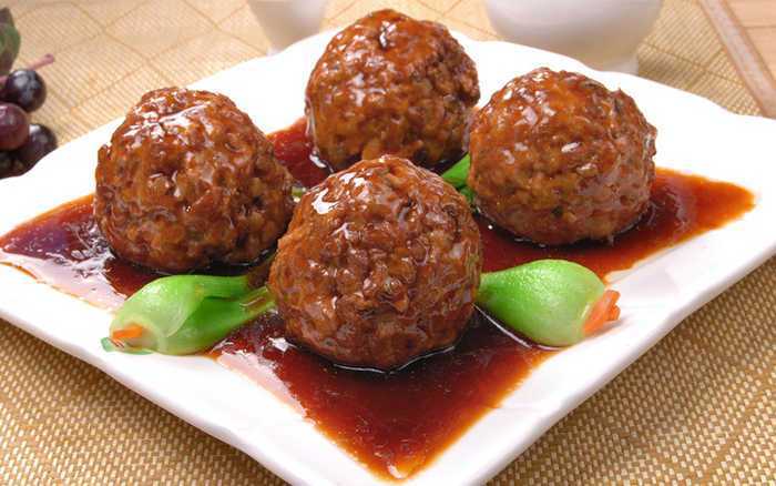 《烟台吃》系列《四喜丸子》文:周政四喜丸子是鲁菜经典的名菜,由四个