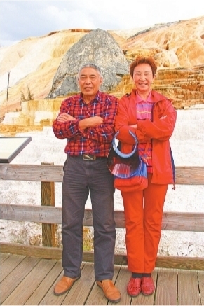 武汉七旬夫妻八年自驾游世界拄着拐杖开车去西藏