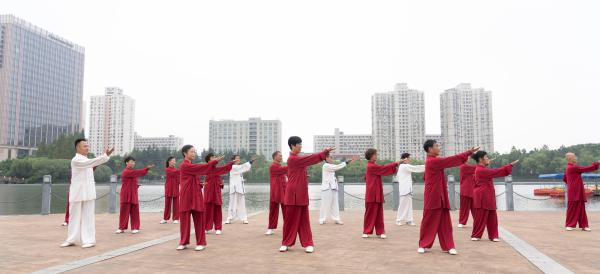 从杨浦滨江连接全世界，他们用六字诀同呼吸抗疫情