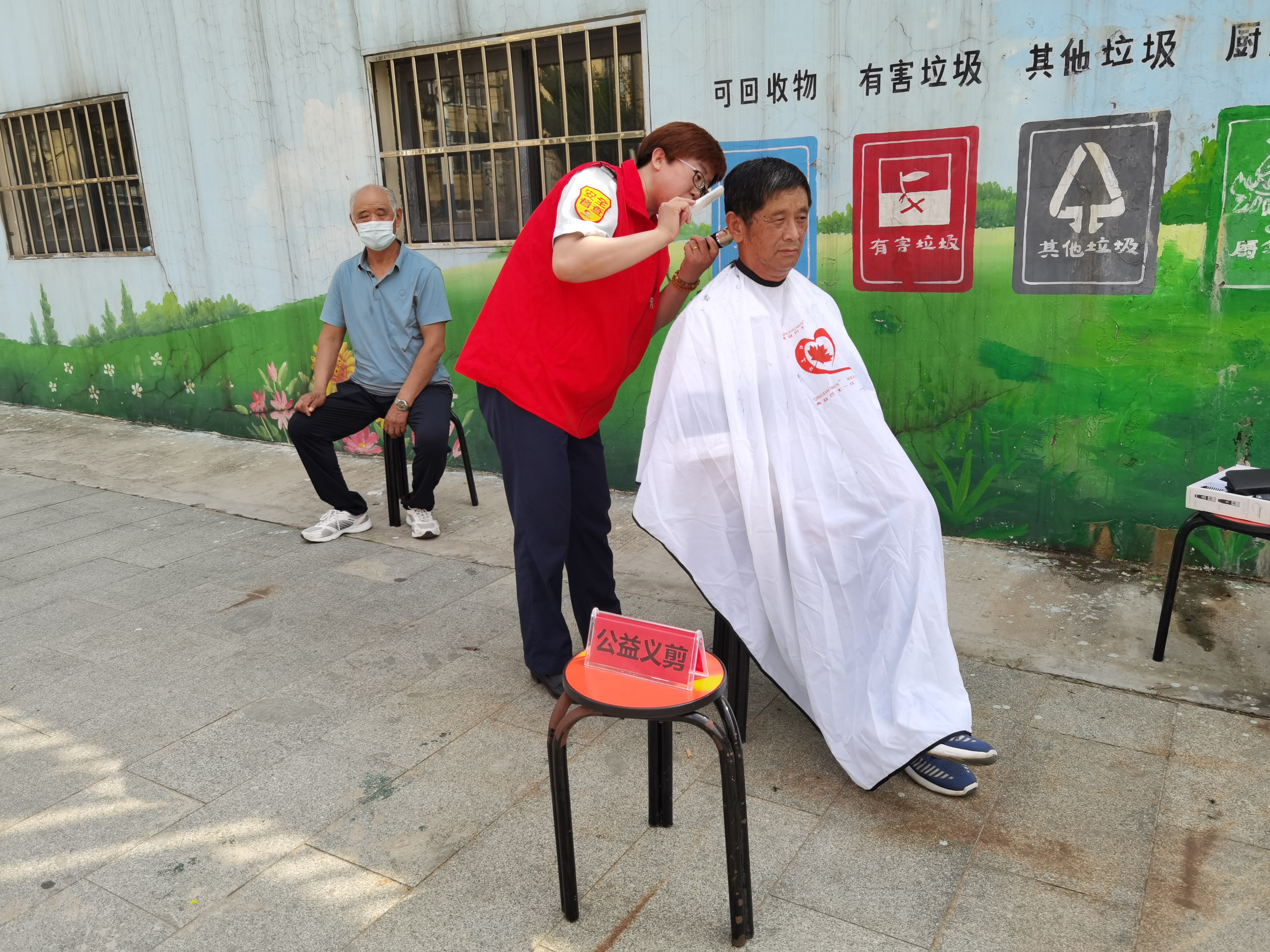 「我為群眾辦實(shí)事」歡聚中秋助扶貧?公益服務(wù)齊行動——李村街道東山社區(qū)公益扶貧“主題黨日+”活動