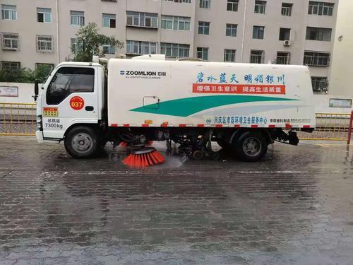 下雨天环卫车为啥还洒水？官方解释来了