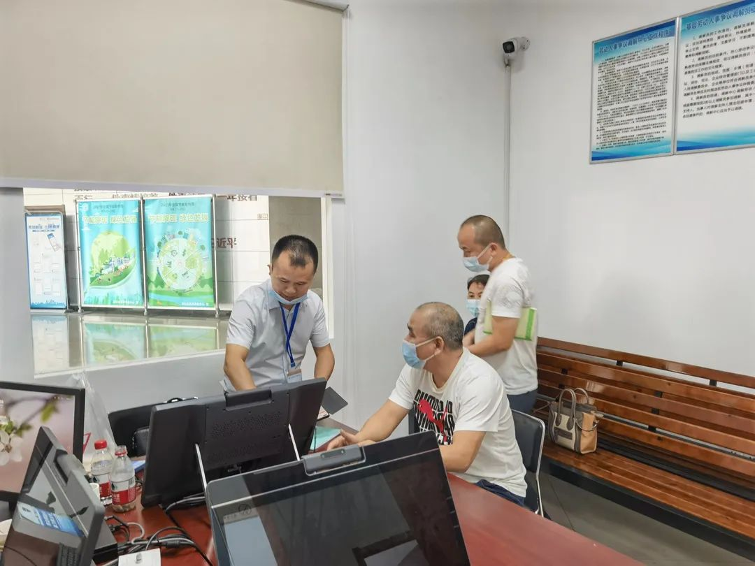 党建聚合力丨来了！省律协劳保委金牌律师团驻场雨花