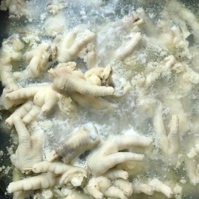 柠檬泡椒凤爪（大厨私藏的泡椒鸡爪做法教程）