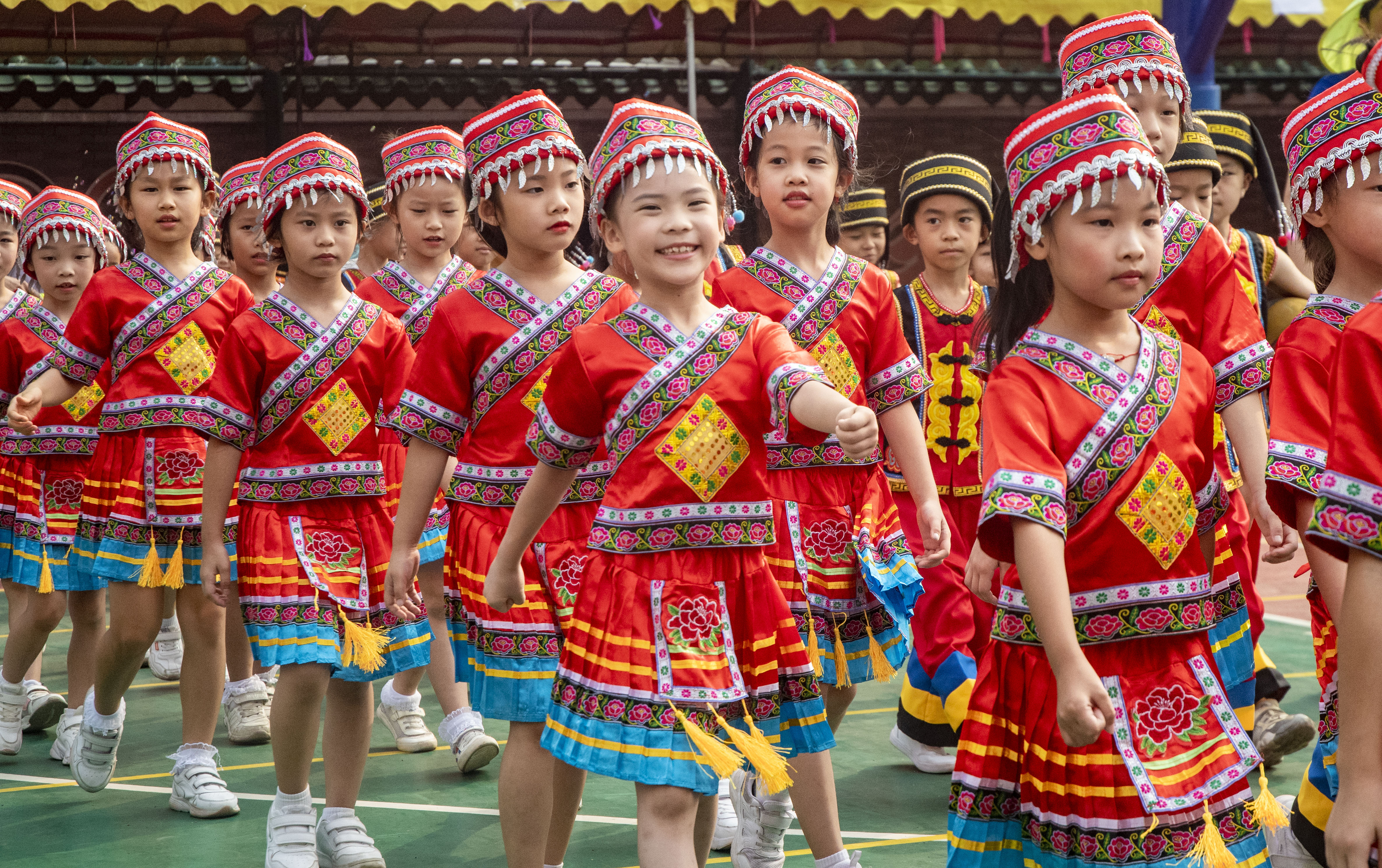 廣州市荔灣區(qū)林鳳娥小學(xué)操場刮起“最炫民族風(fēng)”(圖1)