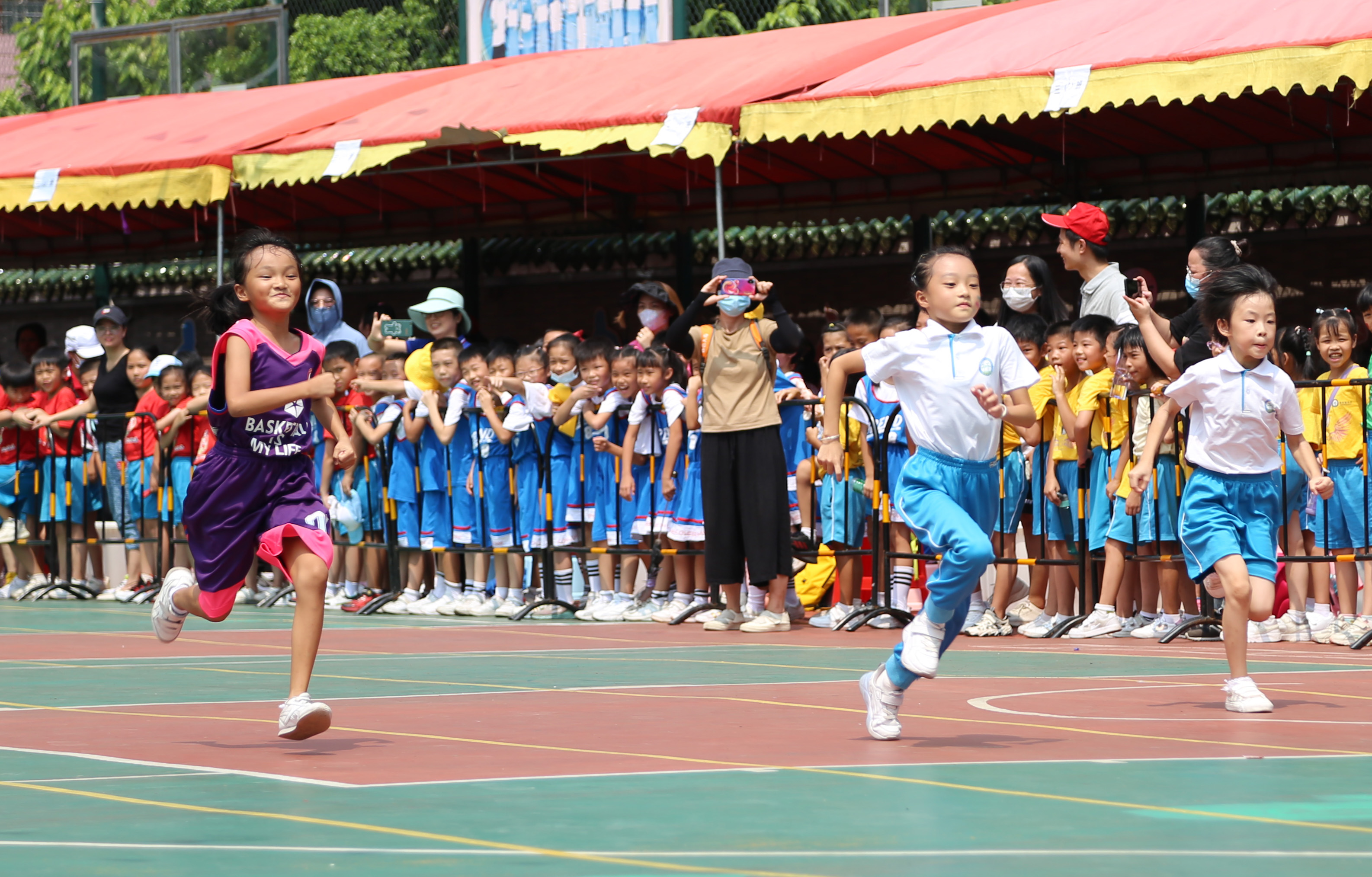 廣州市荔灣區(qū)林鳳娥小學(xué)操場刮起“最炫民族風(fēng)”(圖3)