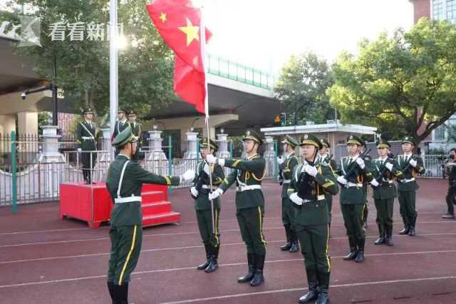 医心向党，上海交大医学院师生在国旗下共话初心使命