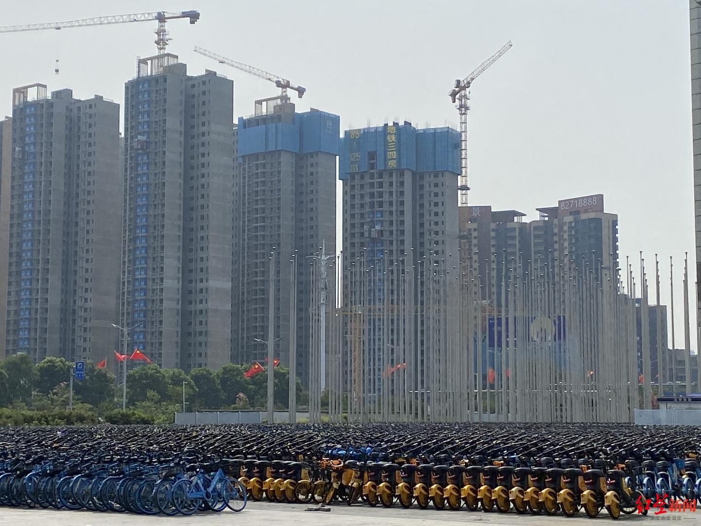 从限期清退到总量控制，一座特大城市的共享电动车试水之战