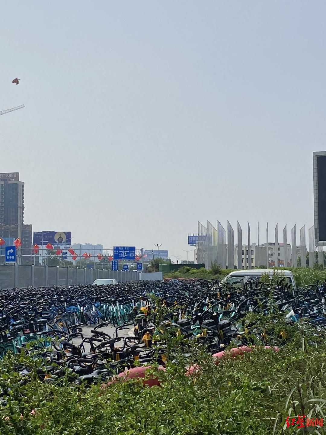 从限期清退到总量控制，一座特大城市的共享电动车试水之战