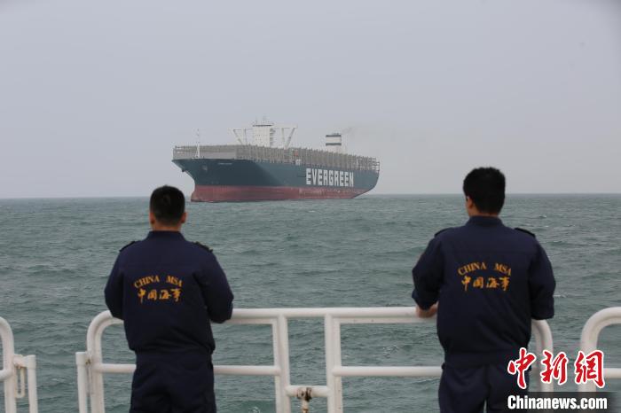 在苏伊士运河搁浅造成“世纪大堵塞”的“长赐”号抵达青岛维修