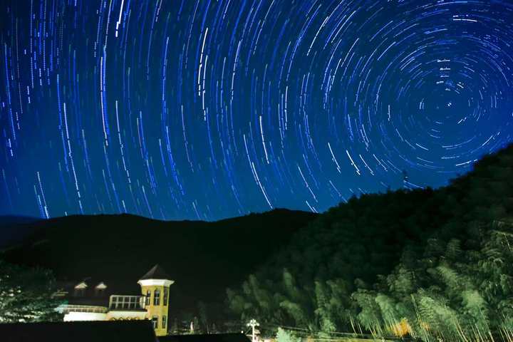 摄影师镜头下的杭州有多美？西湖落日，璀璨星光，这份假日美景请笑纳