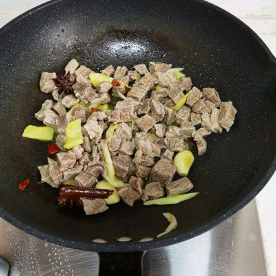 红烧牛肉,红烧牛肉的做法 最正宗的做法