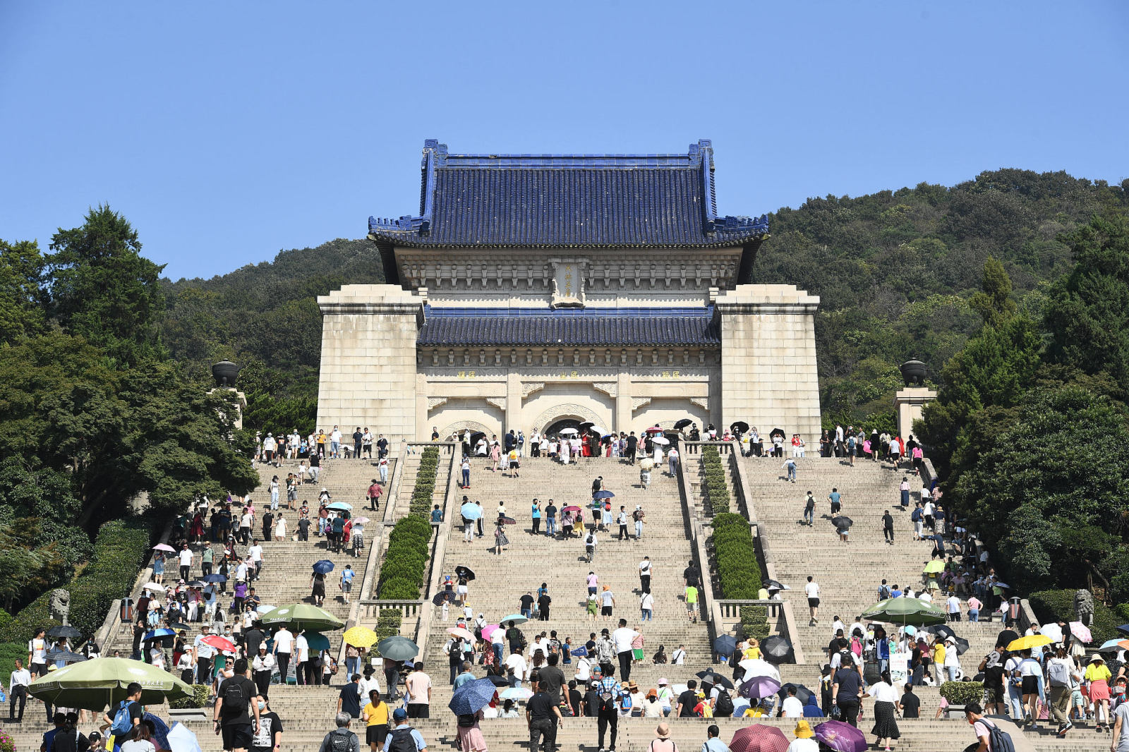 “十一”黄金周观察：本地居民成旅游重要力量 爱国热情带动文化消费持续增长