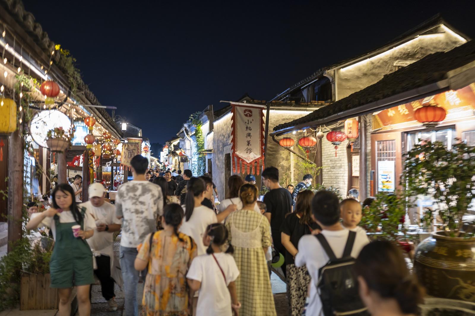 “十一”黄金周观察：本地居民成旅游重要力量 爱国热情带动文化消费持续增长