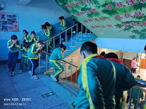 昌圖縣毛家店小學(xué)開展防火逃生安全演練活動(圖3) 昌圖縣毛家店小學(xué)開展防火逃生安全演練活動(圖3)