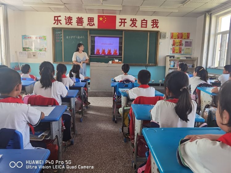 棲霞市大柳家小學舉行消防安全疏散演練(圖2) 棲霞市大柳家小學舉行消防安全疏散演練(圖2)