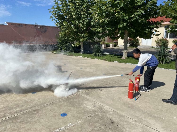 棲霞市大柳家小學舉行消防安全疏散演練(圖10) 棲霞市大柳家小學舉行消防安全疏散演練(圖10)