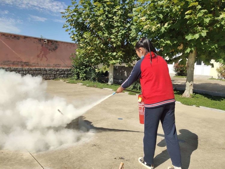 棲霞市大柳家小學舉行消防安全疏散演練(圖11) 棲霞市大柳家小學舉行消防安全疏散演練(圖11)