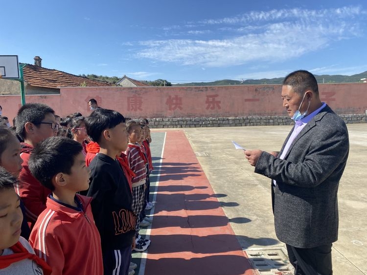 棲霞市大柳家小學舉行消防安全疏散演練(圖12) 棲霞市大柳家小學舉行消防安全疏散演練(圖12)