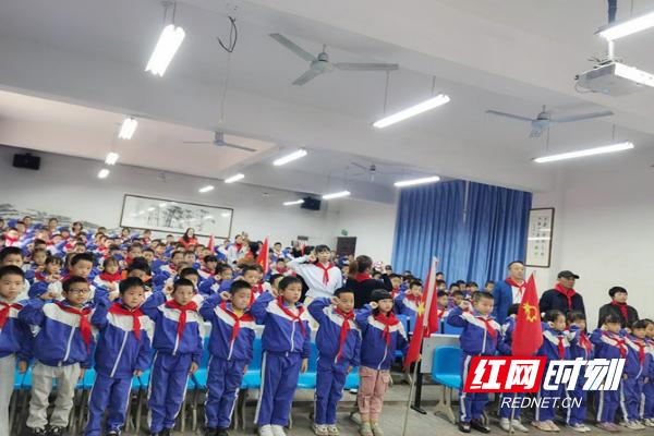 株洲市芦淞区龙泉小学“争做新时代好队员”(图1)