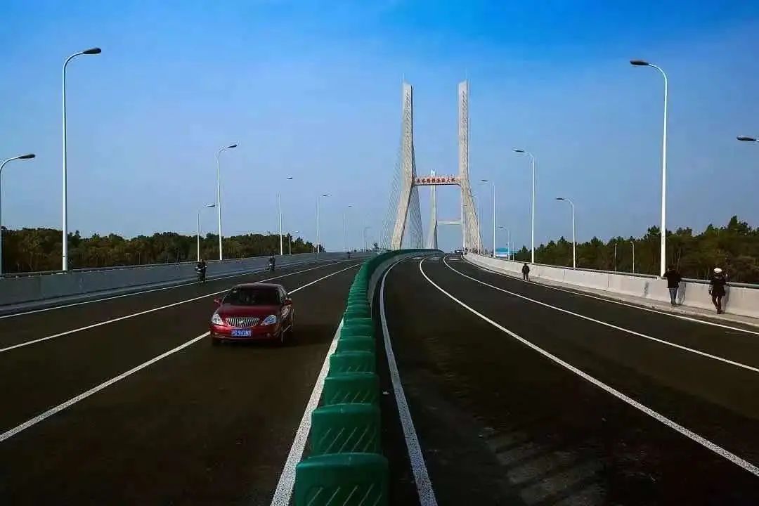 市民出行越来越方便！上海市郊这些造型奇特的大桥你见过吗