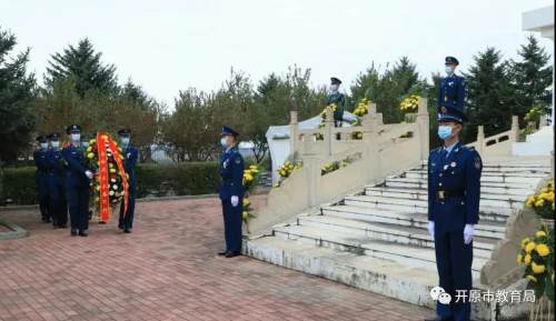 开原市新华路小学师生参加烈士纪念日公祭活动(图1)